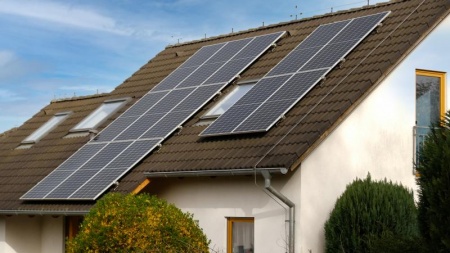 Volets roulants solaires, l'alliance parfaite entre économie et confort